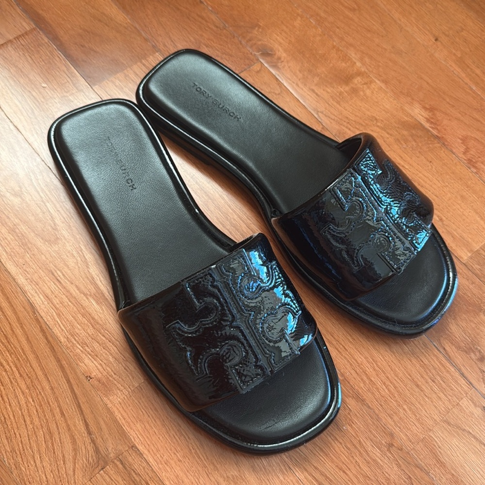 perfect condition only worn a handful of times black toriBurch slides size 6 1/2 - Picture 2 of 5